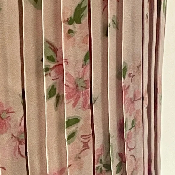 Wayf Floral Halter Top, accordion pleats, tie around neck,pink camellias, S, EUC - Picture 10 of 11